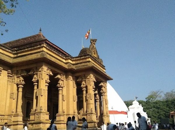 Kelaniya Temple