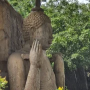 Aukana Statue